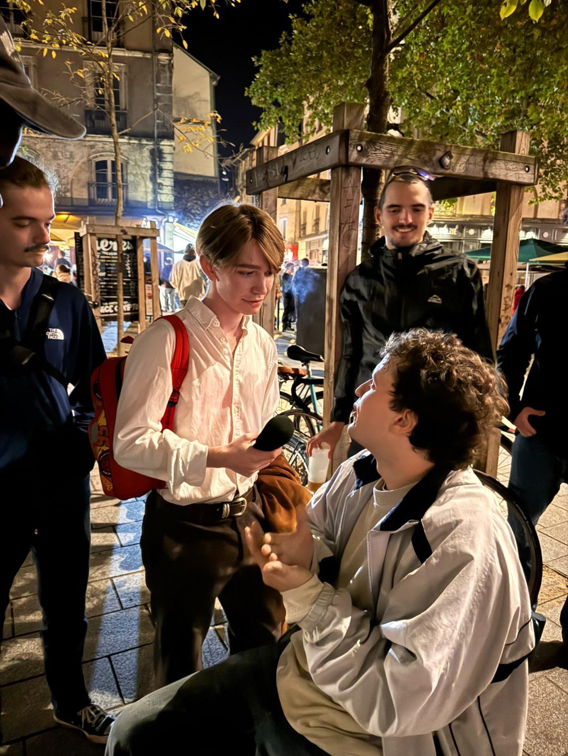 Kinoa.Kiwi en action - Interview créative lors d'un événement